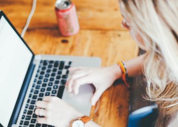 Coraz mniej papierowych faktur. Nowa wersja aplikacji mOrganizer to umożliwia