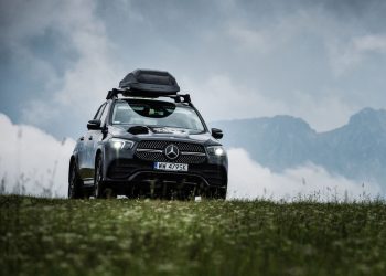 Mercedes, dzięki aplikacji, ułatwia użytkowanie aut elektrycznych