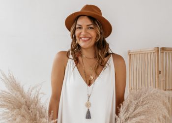 Slow fashion to nadzieja dla środowiska. „Kupuj mniej, a lepiej, stawiaj na jakość, nie ilość”- mówi Patrycja Jaskot, założycielka marki Closh