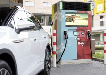 E.ON i Volkswagen wprowadzają szybką stację ładowania z magazynem energii