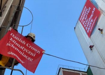 Aktywiści z Greenpeace protestowali przed fabryką Danish Crown, właściciela firmy Sokołów