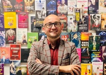 Spółka Glosel, właściciel serwisu TaniaKsiazka.pl, pomaga ratować pszczoły. Buduje dla nich miejskie ule