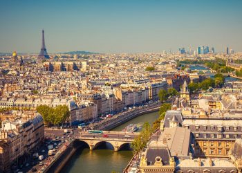 Francuski rząd skazany. Musi naprawić szkody klimatyczne