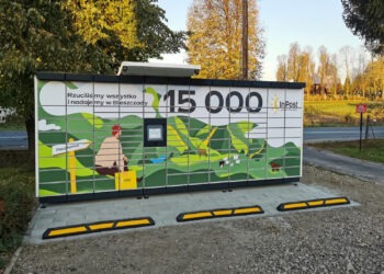 Zdecydowany ekokurs InPostu: odbierz paczkę i naładuj samochód