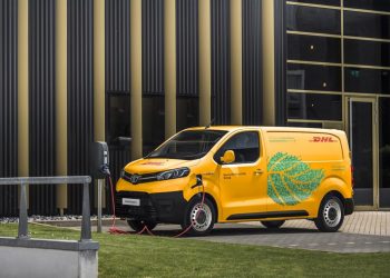Zielona flota DHL Parcel. Firma zakupiła 400 elektrycznych vanów Toyoty