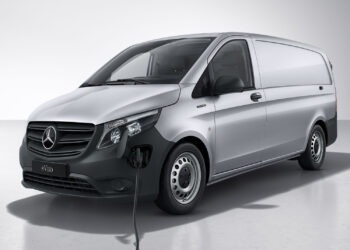 Szybsze ładowanie, większy zasięg – elektryczny furgon Mercedesa po aktualizacji
