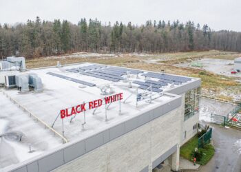 Avia Solar zazieleniła Black Red White