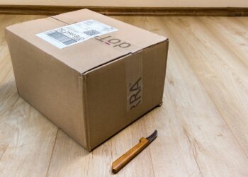 Tektura zamiast bieli. Schneider Electric zmienia opakowania