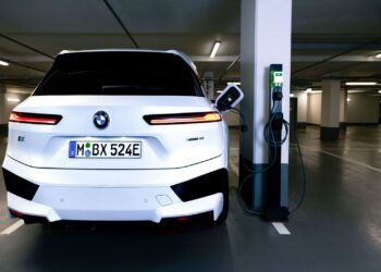 BMW chce uprościć proces ładowania samochodów elektrycznych