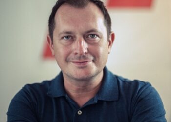 „Elektryczny Triggo to pierwszy na świecie pojazd, który łączy zalety motocykla i samochodu” – mówi Rafał Budweil, Triggo