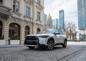 Piąta generacja napędu hybrydowego debiutuje w Corolli Cross