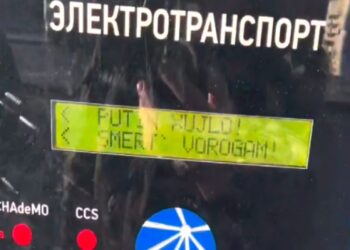 Zhakowane ładowarki przeklinają Putina