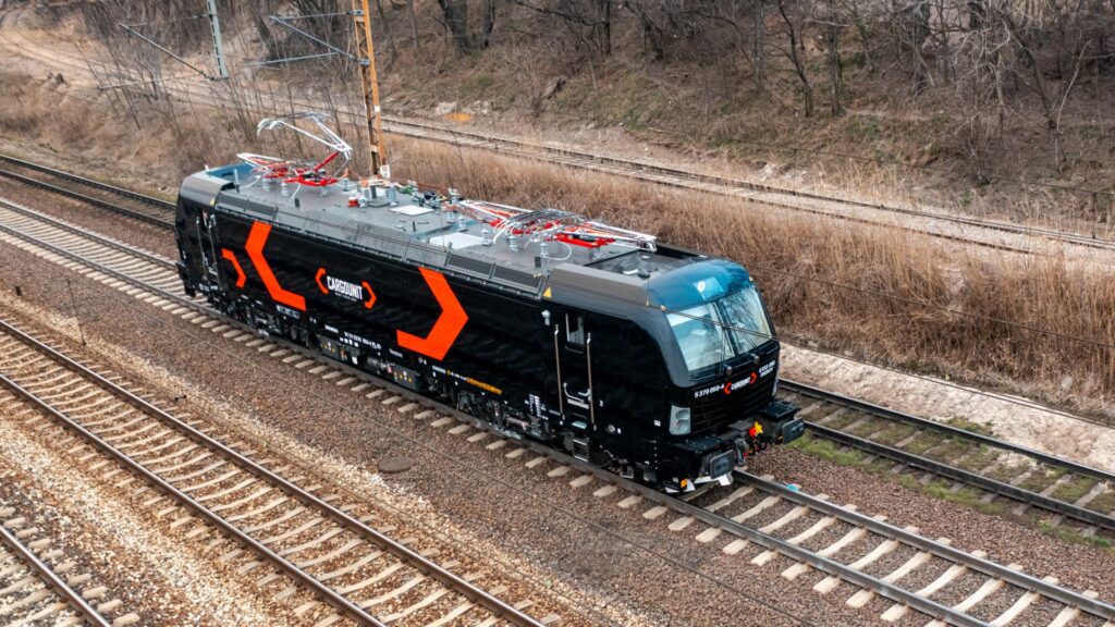 Lokomotywa Vectron MS CARGOUNIT na torach