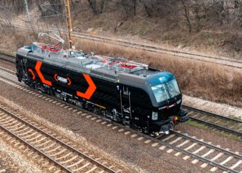 Lokomotywa Vectron MS CARGOUNIT na torach