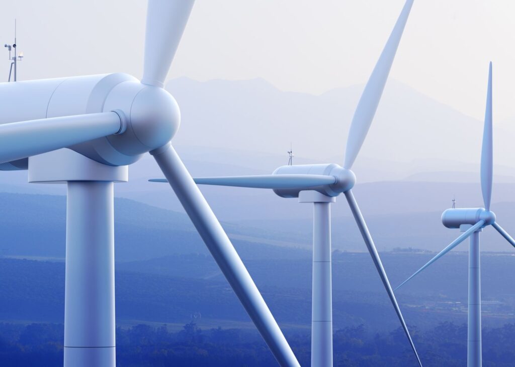 PZU sfinansuje farmy wiatrowe. Farma wiatrowa na tle gór