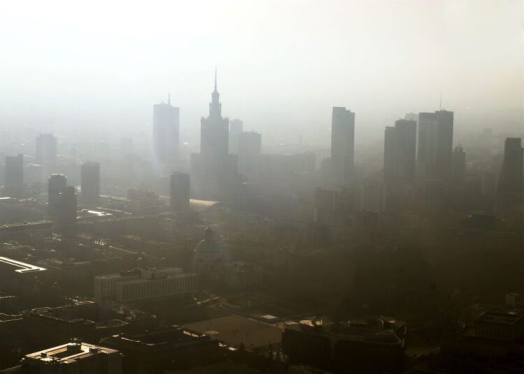 Zakaz spalania węglem w Warszawie, Warszawa spowita smogiem