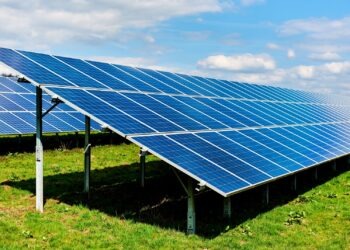 Obroty na rynku fotowoltaiki w 2022 r. mają wynieść 20 mld zł – IEO publikuje raport