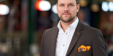 „Postawiliśmy sobie bardzo ambitny cel” – mówi Janusz Grądzki, CEO Eleport, który wraz z Bolt ma wybudować 300 stacji ładowania