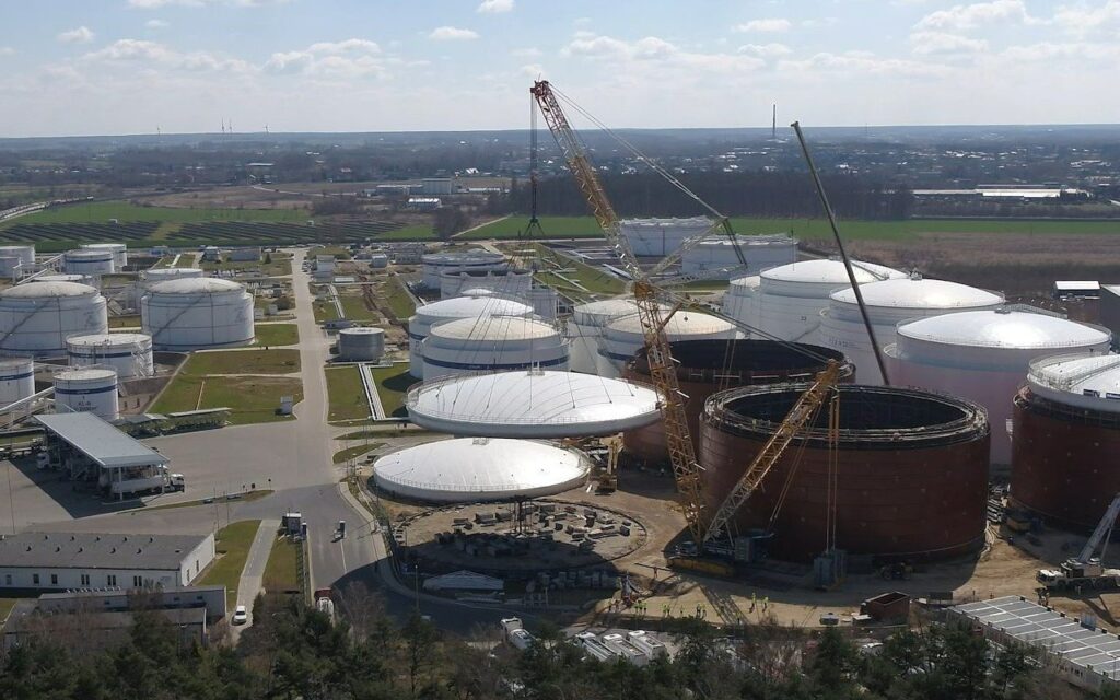 PERN instaluje fotowoltaikę, silosy na surowce energetyczne