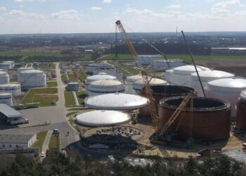 PERN instaluje fotowoltaikę, silosy na surowce energetyczne