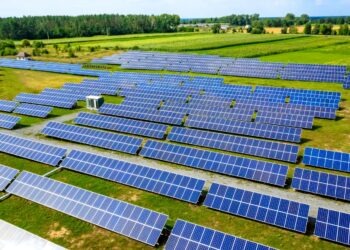 Photon Energy pobił rekord przychodów w maju i rozpoczyna budowę pierwszego projektu fotowoltaicznego w Rumunii