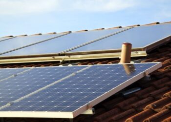 Energia z fotowoltaiki – ile prosumenci zużywają jej z przydomowych instalacji? BADANIE